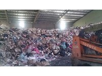 超收65公噸生活垃圾堆廠房　惡臭瀰漫社區民眾崩潰