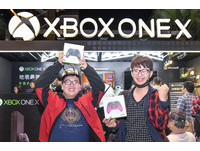 微軟新機XBOX ONE X開賣！死忠玩家四天半前徹夜排隊搶頭香