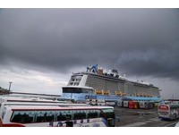 亞洲最大郵輪海洋贊禮號泊花蓮　3700名旅客登陸遊景點