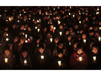 韓國高考將登場　考生皮皮挫...父母點燈祈福照亮首爾