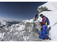 聖母峰6812公尺一跳…俄極限好手「定點跳傘」　當場墜落身亡