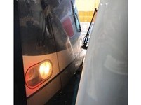 新加坡地鐵驚傳列車追撞　上班尖峰期...乘客摔慘25人送醫