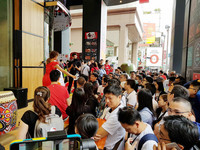 小米在台南首間專賣店開幕   晚到的排隊1小時才逛得到