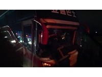 更新／國3土城交流道前自撞護欄！遊覽車司機受困　搶救無效身亡