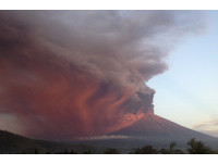 峇里島阿貢火山又噴發！多個國際線航班取消影響2000人