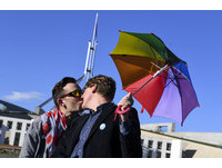 愛贏了！澳洲通過同性婚姻合法化　最快1月初舉行首場婚禮