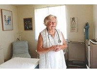 拒用電腦　84歲女醫生被迫繳回醫師執照