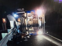 國三北上37K連環車禍　5車追撞「貨櫃車翻」釀6傷