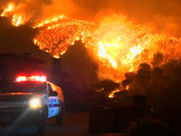 托馬斯野火升級加州史上　竄燒19天還要再撤數萬人