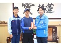4名運動績優選手表揚　魏嘉賢頒贈獎金獎勵