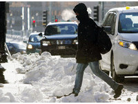 紐約時報廣場跨年夜「歷年第二凍」　英國暴風雪交通大亂