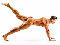 紐約大推「光溜溜健身課」　裸體深蹲能讓皮膚呼吸？