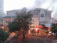 菲律賓都會百貨公司大火　灌救3天仍在悶燒...