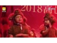 5歲童在台上邊哭邊跳舞　網友：尾牙表演也是這種心情