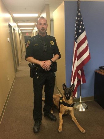 ▼美国阿肯色州洛诺克县警局警犬派帝因罹患骨癌末期,被兽医建议