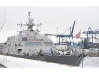 「凍」在加拿大港口　美最新戰艦小石城號苦等3月回暖