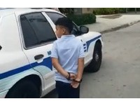 7歲童暴打老師被「上銬帶走」　媽媽淚訴：警察霸凌他
