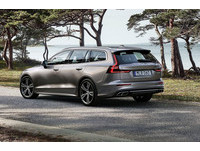 後車廂空間爆增99公升！Volvo全新V60旅行車定裝照釋出