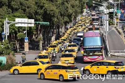 被Call過去等了20分鐘…運將看她上別人的車　怒告「毀損」討不到錢