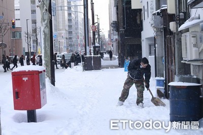 比去年早50天！冷氣團發威襲日　橫濱降初雪「大白天僅4.5度」