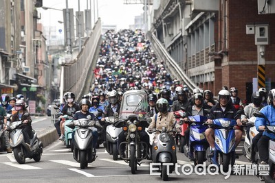 23歲女撞上台北橋墩！人車噴飛「頭部著地」…滿地血亡