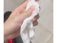 分手火車上默默掉淚！情侶發現遞衛生紙　女孩暖爆：永遠會記得