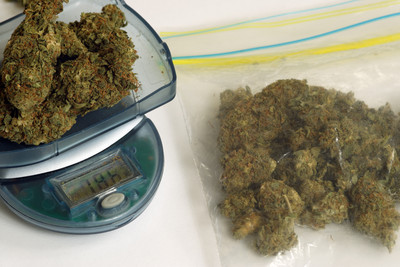 富二代砸萬元網購大麻 ... 遭黑吃黑「收到衛生紙」 還被警抓包哭了