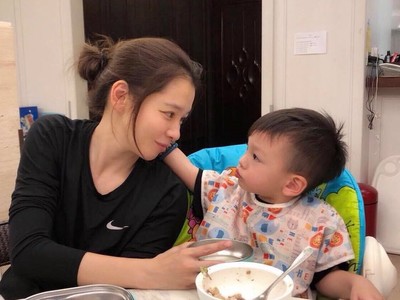放學遲接兒…小V寶錄影喊話 徐若瑄看完驚:以後1小時前到!