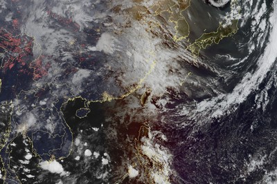 飆破32℃！午後悶熱打雷吹焚風　周二鋒面到「高溼氣轉大雨」