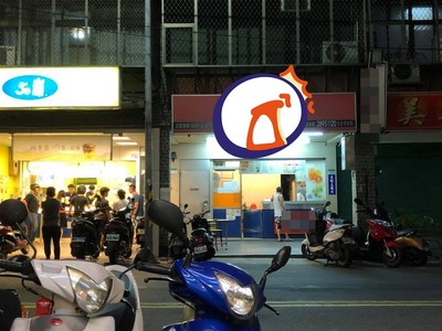 被50嵐夾殺挺過去！「元老級」飲料店曝光　時代眼淚讓網友哭了