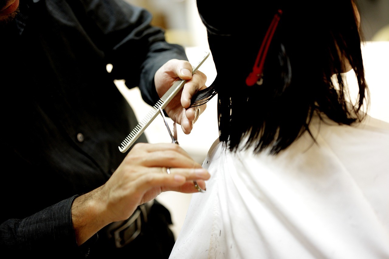 ▲▼頭髮,髮廊,設計師,洗髮,剪髮,美髮師,洗髮店。（圖／取自Pixabay）
