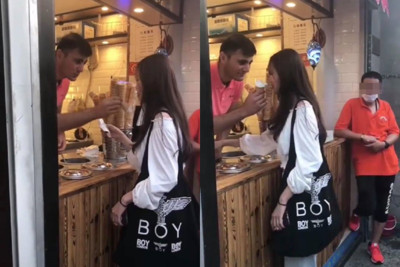冰店老闆超狂撩妹瘋傳！「香肩妹」甜笑走心　男網友跪：這招必學