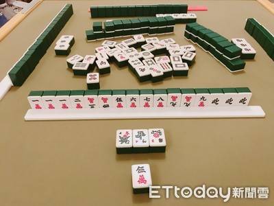 打牌爽胡大四喜！房裡「呻吟→淒厲尖叫」4人嚇傻　勸世文讓網毛翻