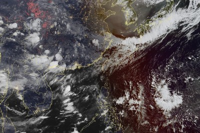 熱飆36℃！各地高溫悶熱多雲到晴　午後「打雷暴雨」範圍減少