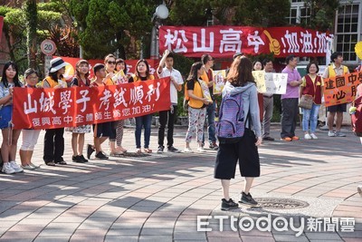 指考首度取消准考證　考生樂「書包都變輕了！」