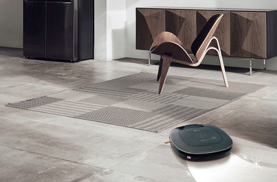 LG三眼掃地機器人　能吸能拖還有「保全模式」幫你看家