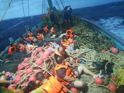 風浪畫面曝光！普吉島1天內3起船難　增至49人失蹤