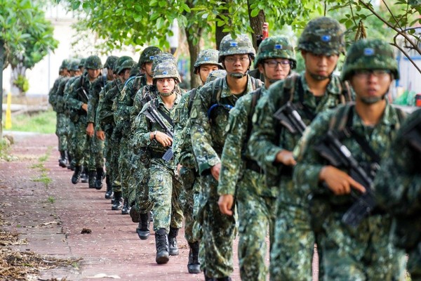 當兵,軍旅,行軍,國軍,中華民國國軍（圖／國防部發言人粉絲專頁）