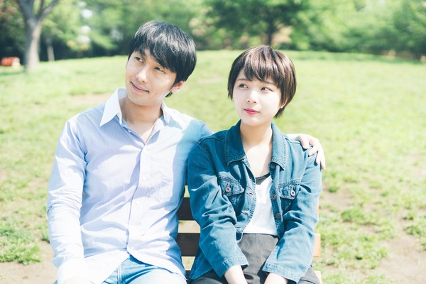 ▲▼愛情,情侶,自拍,便當,下廚,做菜,摸頭。(圖/免費圖庫pakutaso)