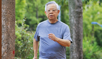 79歲彭淮南外觀比實際小10歲　全靠半世紀風雨無阻做這運動