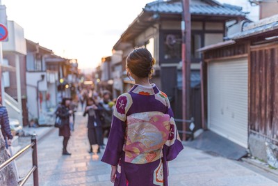 出國旅遊還在等匯率低點？換外幣這樣做　現省一碗拉麵錢