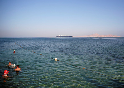 伊朗油輪在紅海遭2枚火箭攻擊　國際油價跳漲2.07%
