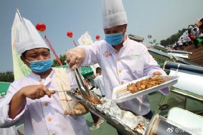 日光15分鐘「蒸熟一條魚」　山東德州太陽能美食秀超狂