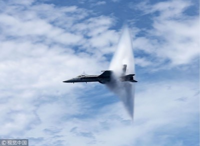 飛行員墜機畫面全都錄 照片場景神似1983年經典電影