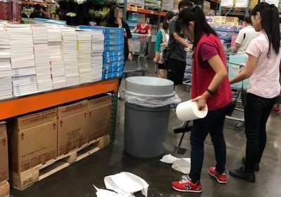 小孩吐在大賣場！家長裝沒事「留員工清理」　她PO網卻戰翻了