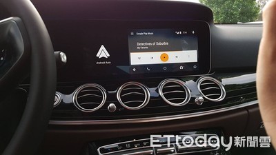 Google Android Auto再進化:觸控介面更友善、還可選深色主題
