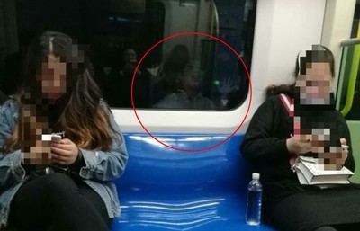 農曆7月驚見男童趴在車廂玻璃上！超詭異照片嚇爛網友