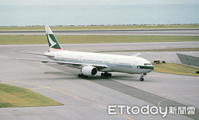 最後的飛行！服務逾2萬航班　全球首架波音777客機遷居展出