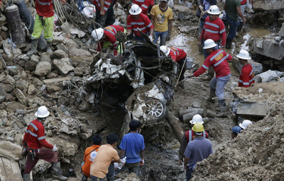 山竹路過菲律賓…至少74人罹難　還有55人埋在土石中