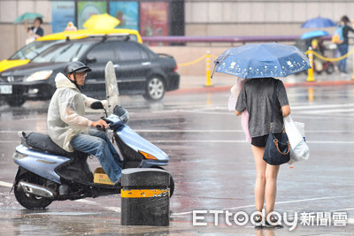 午後雷雨擴大！兩波鋒面接力「周四晚先變天」　周日起全台雨3天